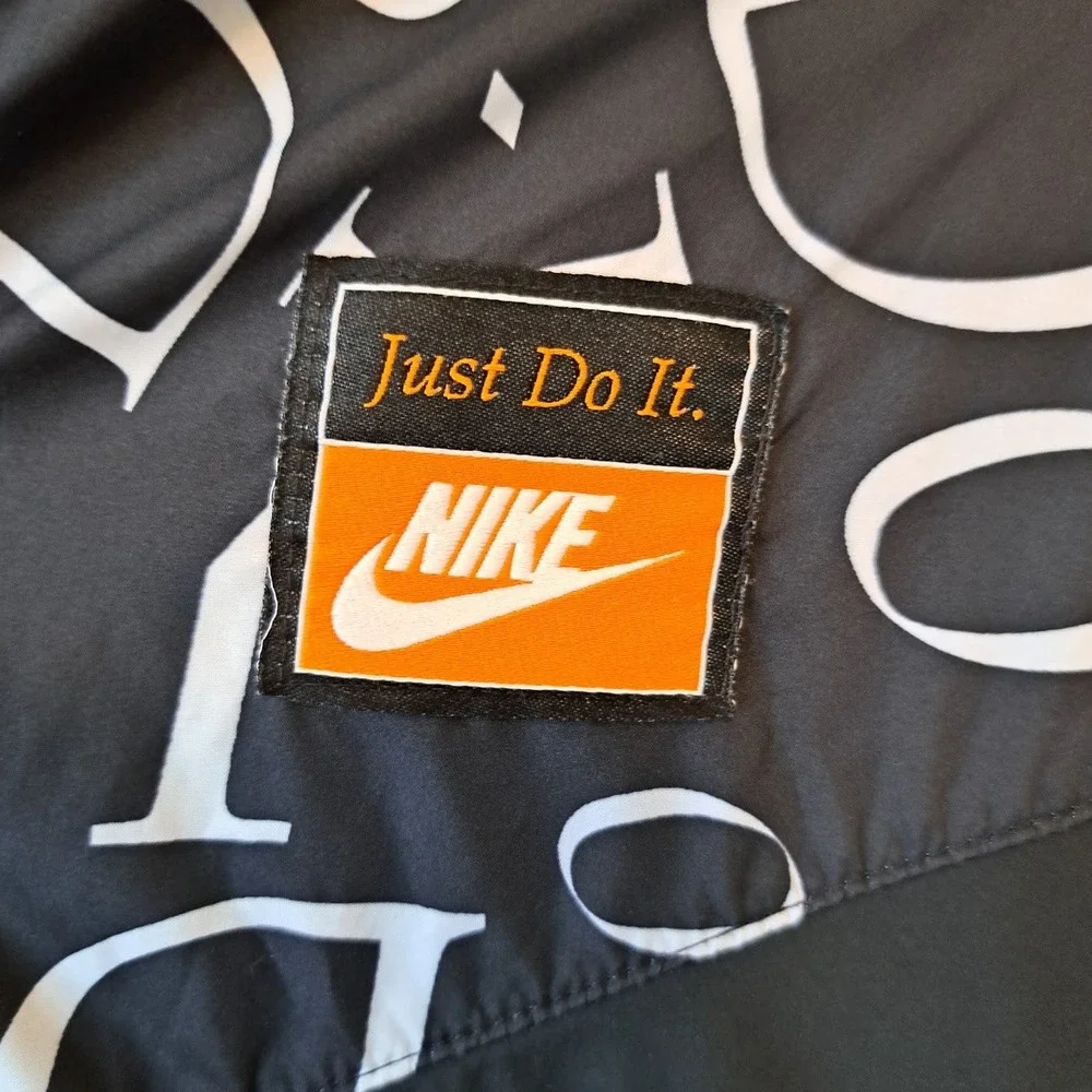 Nike Kids Windrunner Jacket Black Just Do It Graphic Hooded Windbreaker Medium